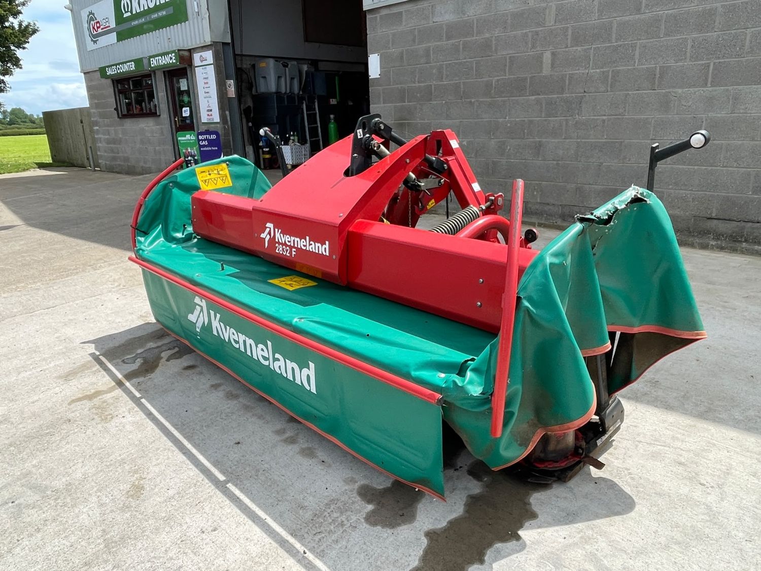 Used Kverneland 2832F Front plain Mower – 3.2m for sale in Wales